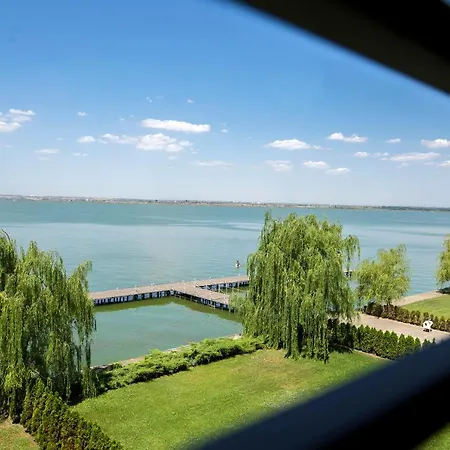 Green Lake 13 Mamaia